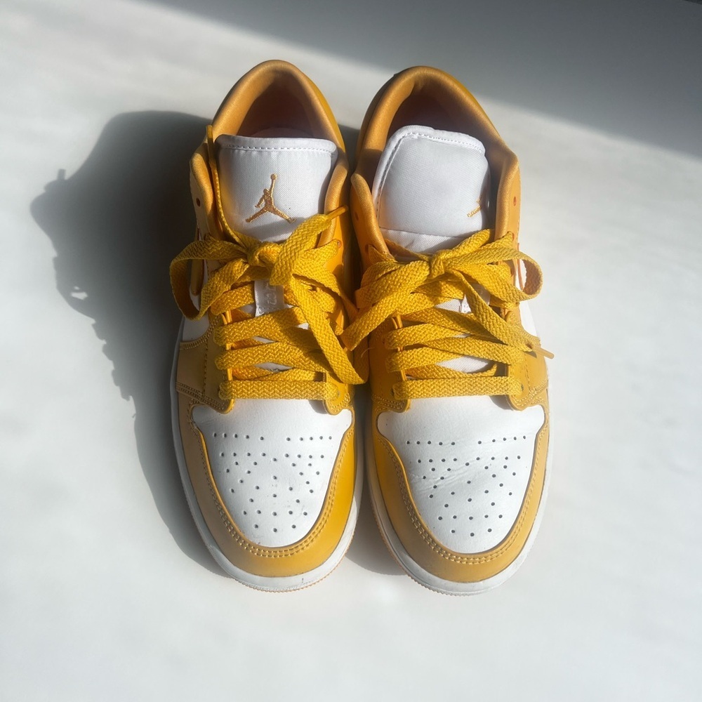 Nike Air Jordan 1 Low mustard white two tone Sneakers size 7.5 - Picture 3 of 12